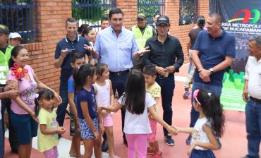 Director del Área Metropolitana entregó a la comunidad los Retazos Urbanos de los barrios Mutis y Hacienda San Juan, en presencia del Alcalde Juan Carlos Cárdenas