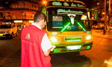 Nuevo golpe del Área Metropolitana al transporte ilegal: inmovilizados tres buses y cuatro taxis