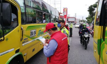 Con acompañamiento de la Policía Metropolitana y las autoridades de tránsito, el AMB verifica las condiciones de operación y los protocolos de bioseguridad en el Transporte Público Colectivo -TPC-