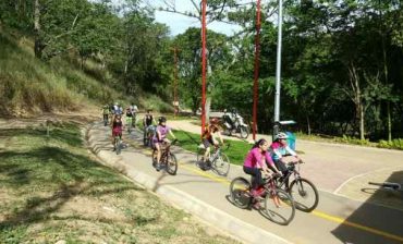 Con más de 200 ciclistas el AMB dio apertura al corredor ambiental Parque Quebrada La Iglesia