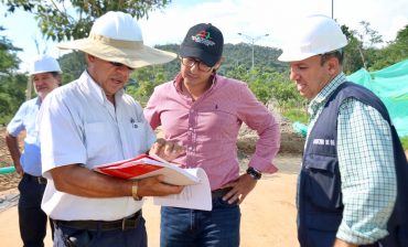 Director del Área Metropolitana inspeccionó las obras de reparación vial de la Transversal El Bosque, que registran 41 % de avance