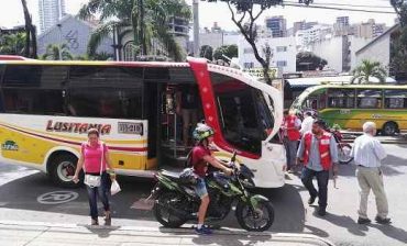 En acciones de control vial ejecutadas por el AMB y Tránsito de Bucaramanga fueron inmovilizados  cuatro vehículos de transporte colectivo