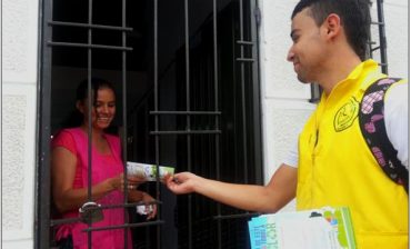 Casa a casa, barrio a barrio, AMB y empresas recolectoras inician distribución de volantes sobre reciclaje